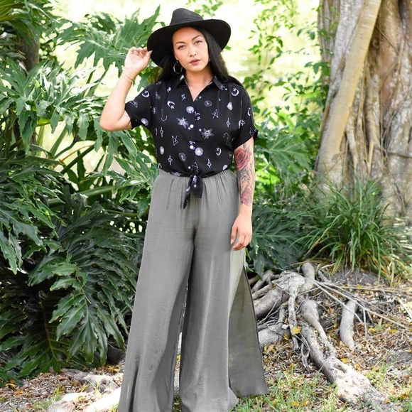 Constellation Collared Crop Top - Picture 4 of 4